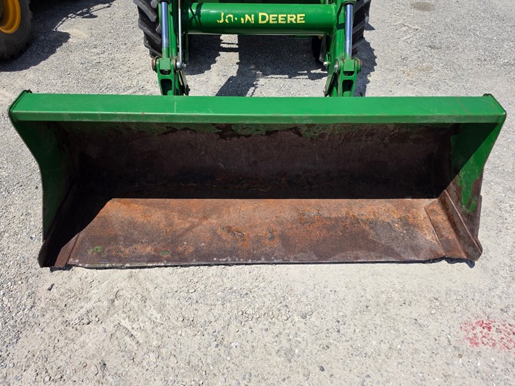 2022-john-deere-5100e-image-3