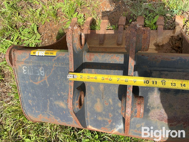 case-new-holland-24”-backhoe-bucket-image-12