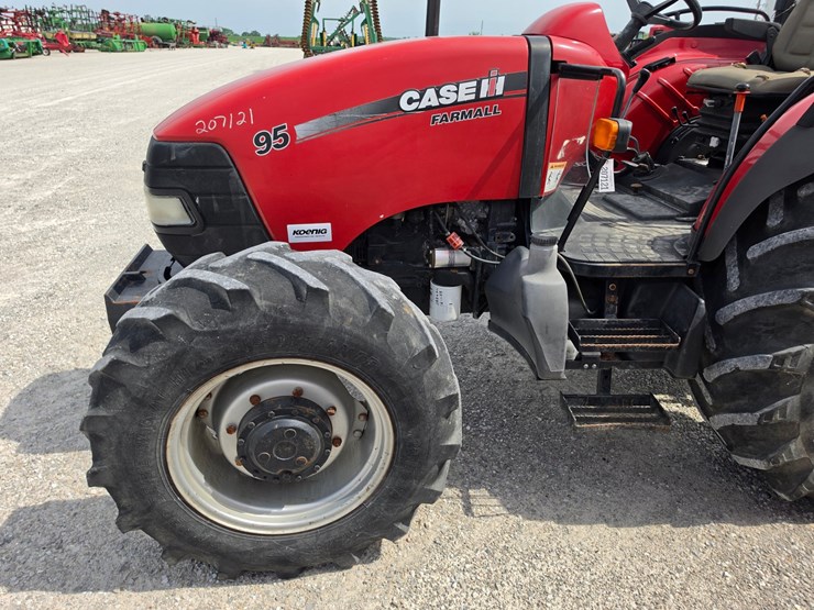 2010-case-ih-farmall-95-image-3