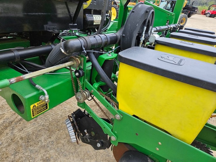 john-deere-7200-image-42