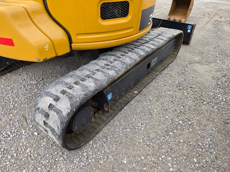 2020-deere-35g-image-17