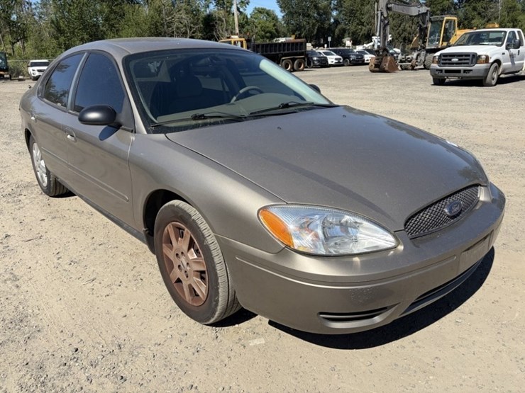 2005-ford-taurus-se-sedan-image-2