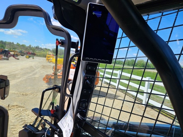 new-holland-l328-image-23