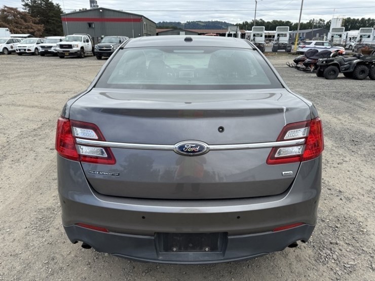 2015-ford-taurus-awd-sedan-image-5
