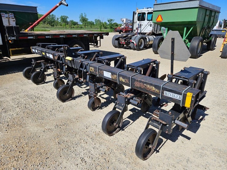 #5078-•-hiniker-3pt-6-row-30"-cultivator-image-1