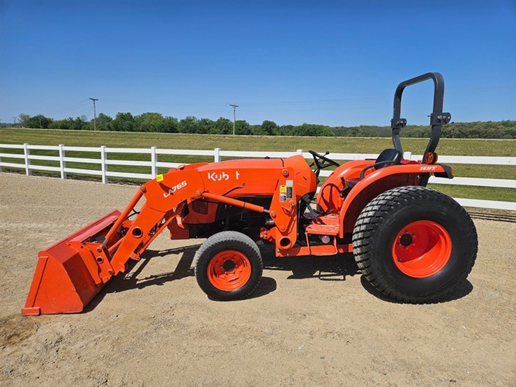 2021-kubota-l4701-image-2