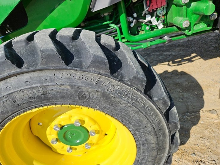 john-deere-4052m-image-39