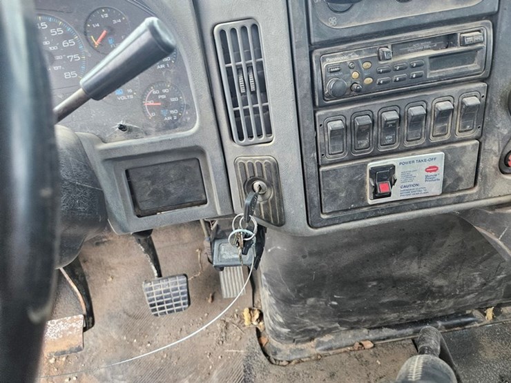 2005-international-durastar-4300-image-54
