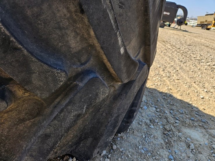 #5204-•-650/45r-22.5-tire-image-4