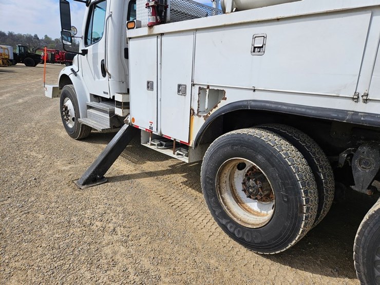#5076-•-2007-freightliner-m2-tandem-axle-crane-truck-image-48