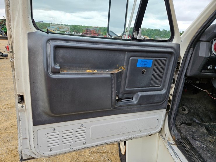 1992-ford-f600-image-34