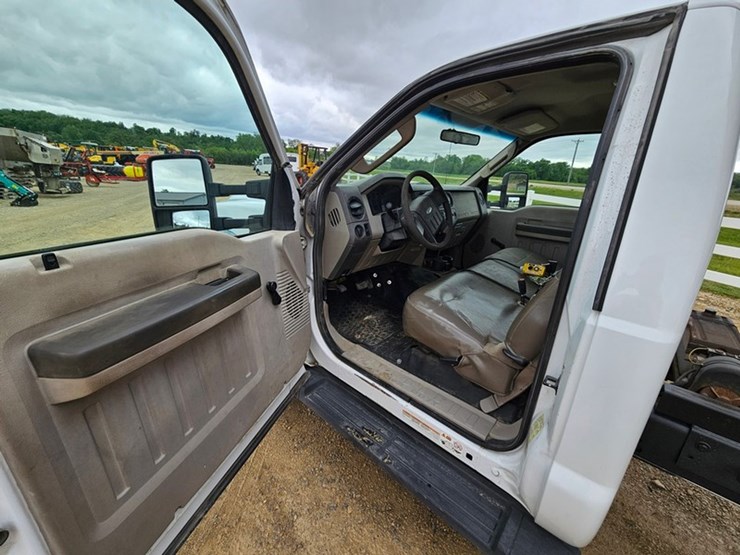 2008-ford-f550-image-31