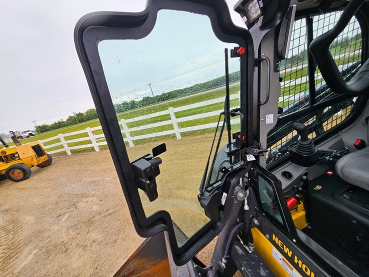 new-holland-l320-image-16