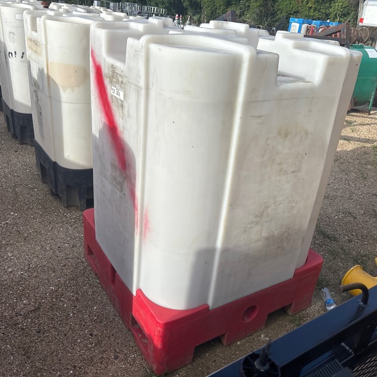 #1637 • 330 GALLON PLASTIC STORAGE OIL TANK