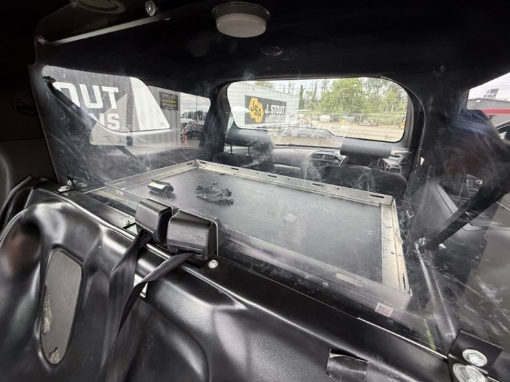 2018-ford-explorer-image-23