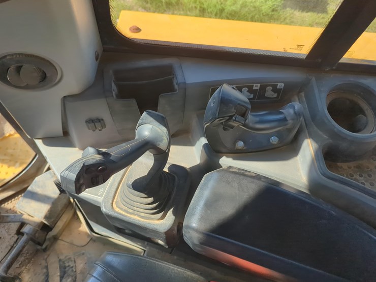 2022-john-deere-850-image-19