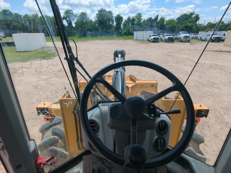 2022-deere-544p-image-17