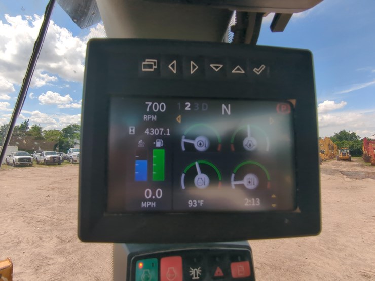 2022-deere-544p-image-16
