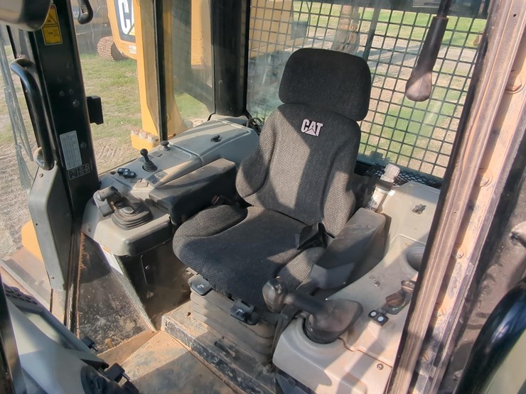 2019-caterpillar-d6n-lgp-image-17