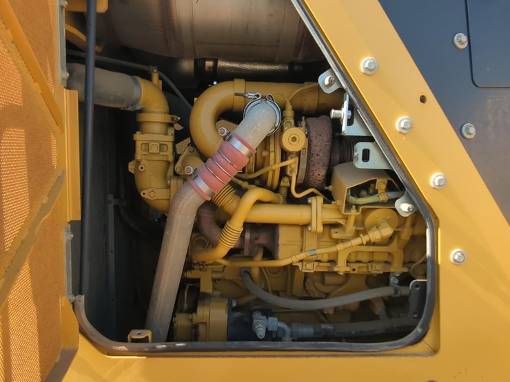 2022-john-deere-850-image-17