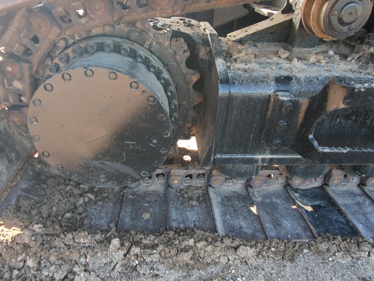 2019-caterpillar-352-f-image-11