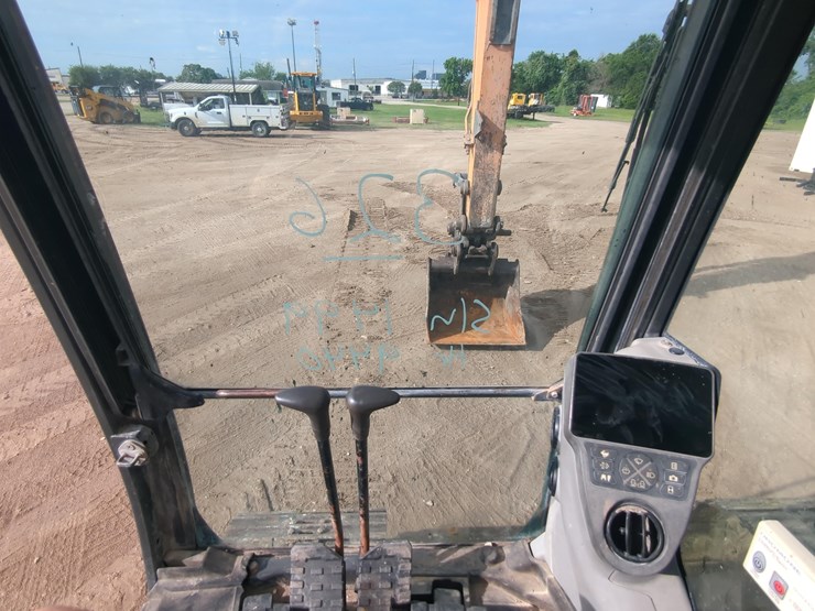 2019-case-cx130d-image-22