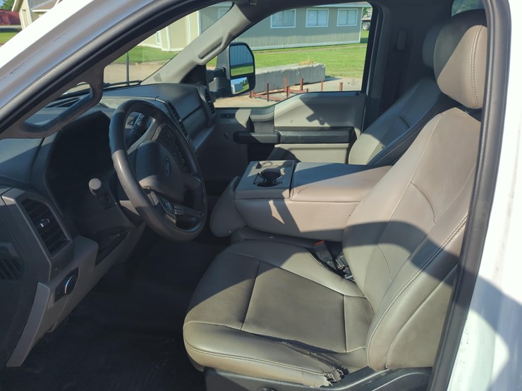 2021-ford-f350-image-11