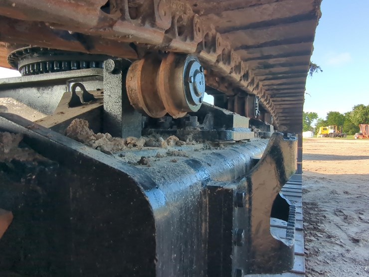 2019-caterpillar-352-f-image-12