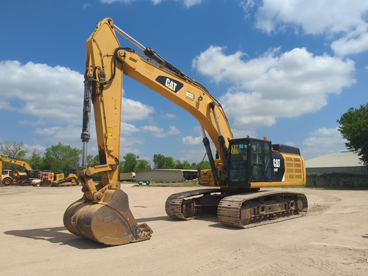 2017-caterpillar-349-image-2