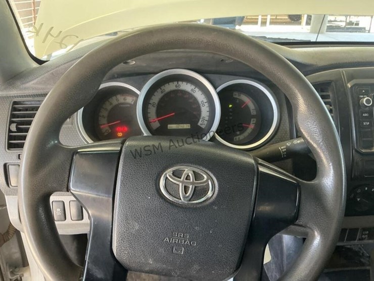 2014-toyota-tacoma-image-19