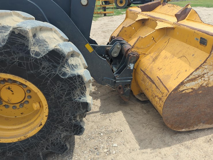 2022-deere-544p-image-9