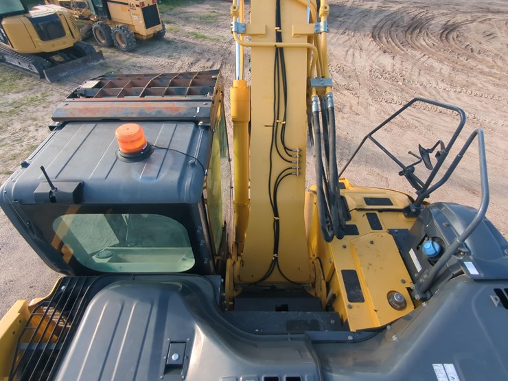 2020-kobelco-sk270-lc-image-16
