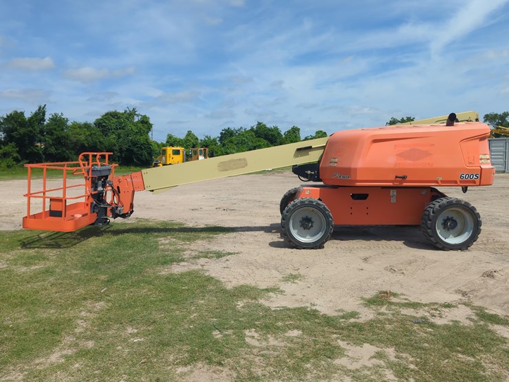 2018-jlg-600s-image-1