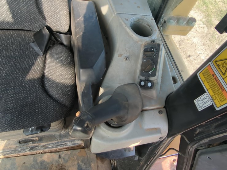 2019-caterpillar-d6n-lgp-image-18