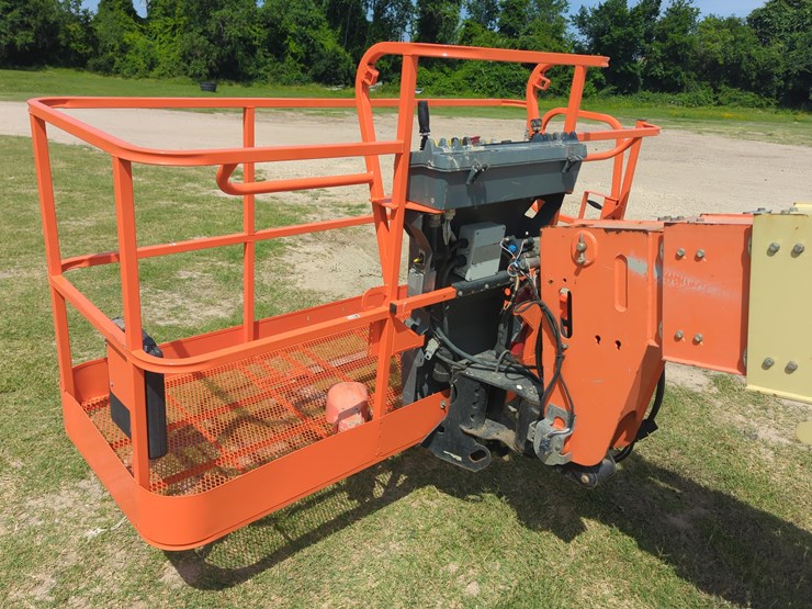 2018-jlg-600s-image-6