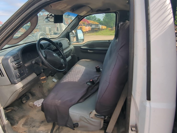 2005-ford-f450-image-15