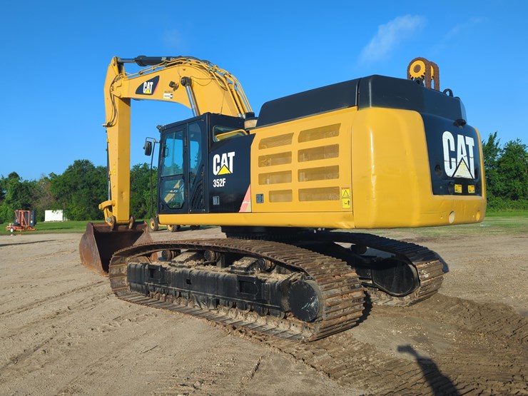 2019-caterpillar-352-f-image-5