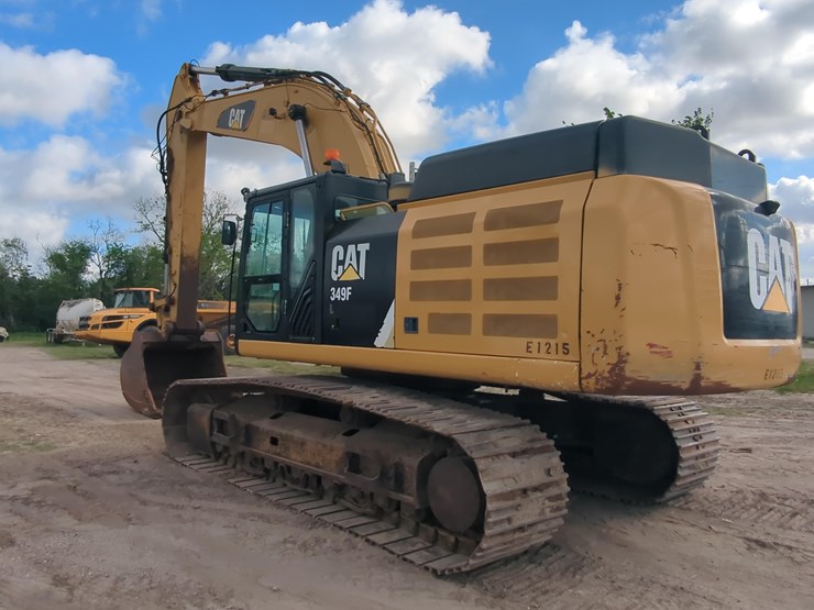 2017-caterpillar-349-image-5