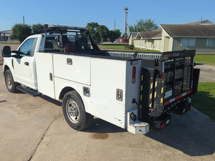 2021-ford-f350-image-5