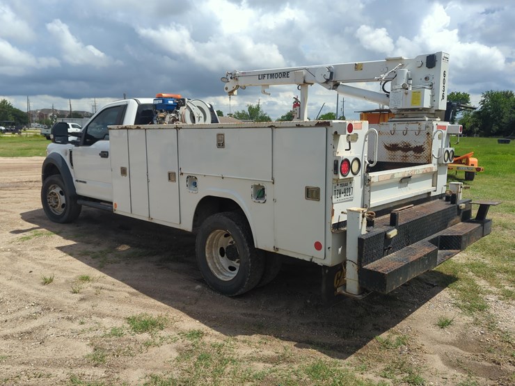 2017-ford-f550-image-5