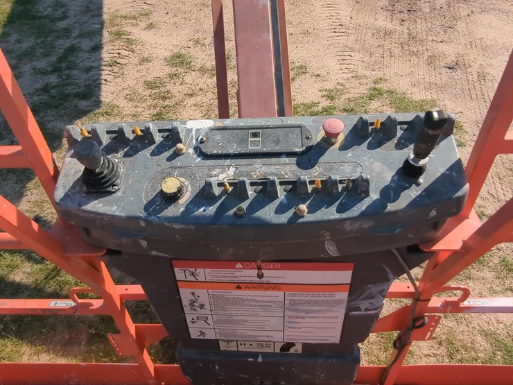 2017-jlg-660sj-image-10