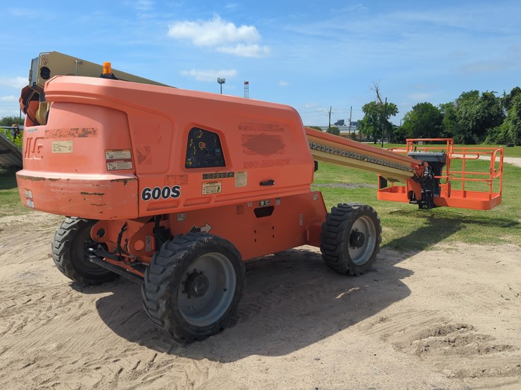 2018-jlg-600s-image-4