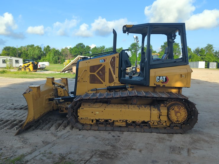 2022-caterpillar-d3-lgp-image-1