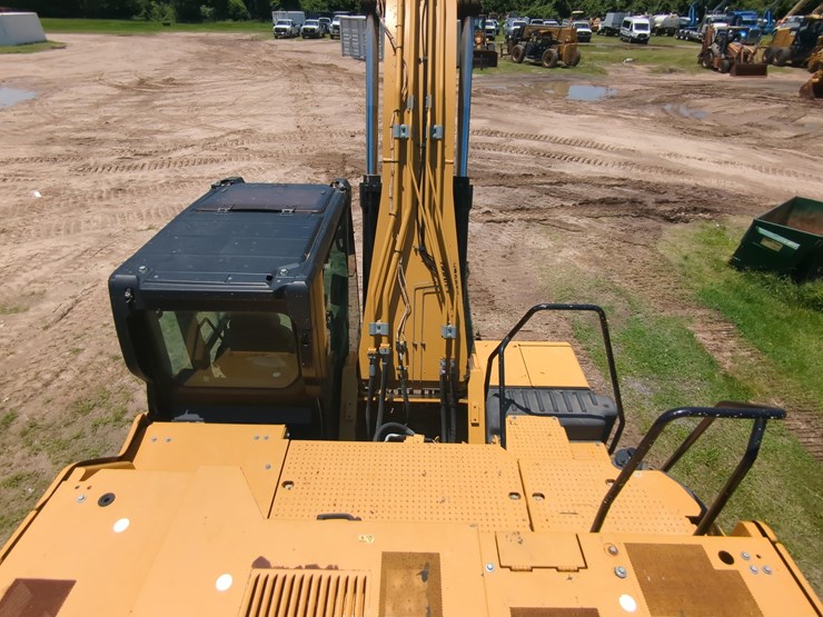2019-caterpillar-330-image-17