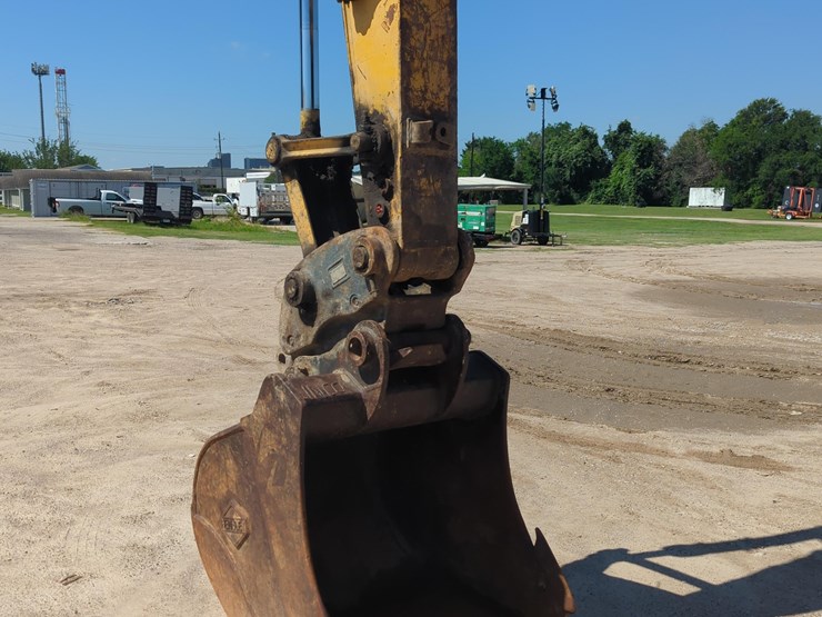 komatsu-pc228-lc-image-6