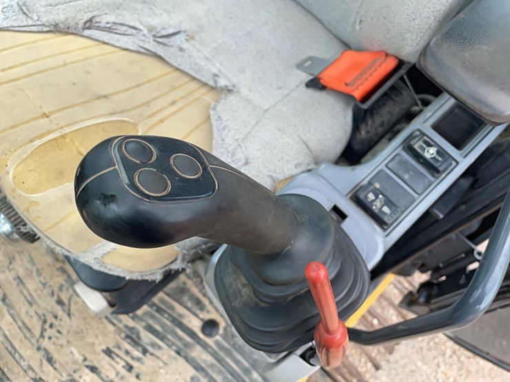 deere-210g-image-15
