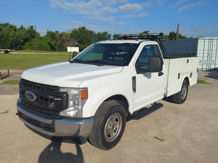 2021-ford-f350-image-2