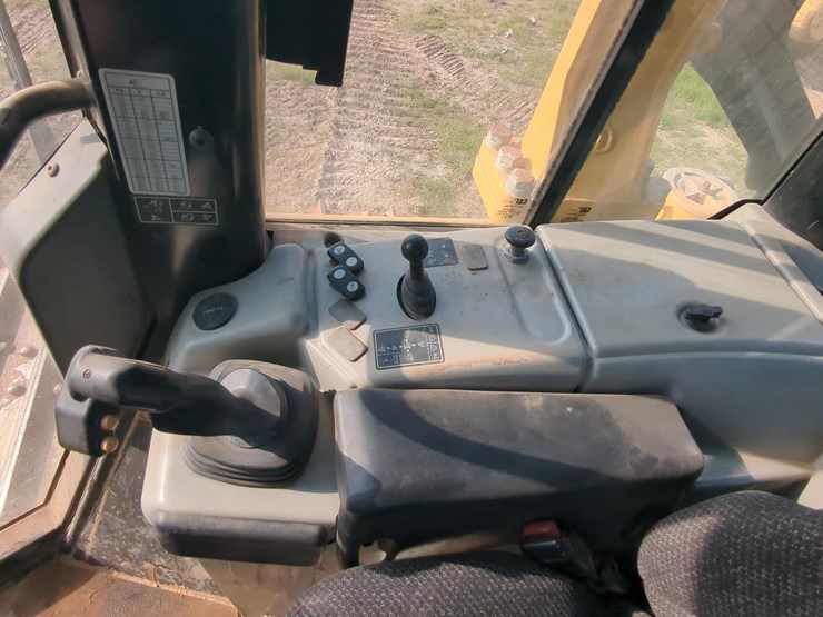 2019-caterpillar-d6n-lgp-image-19