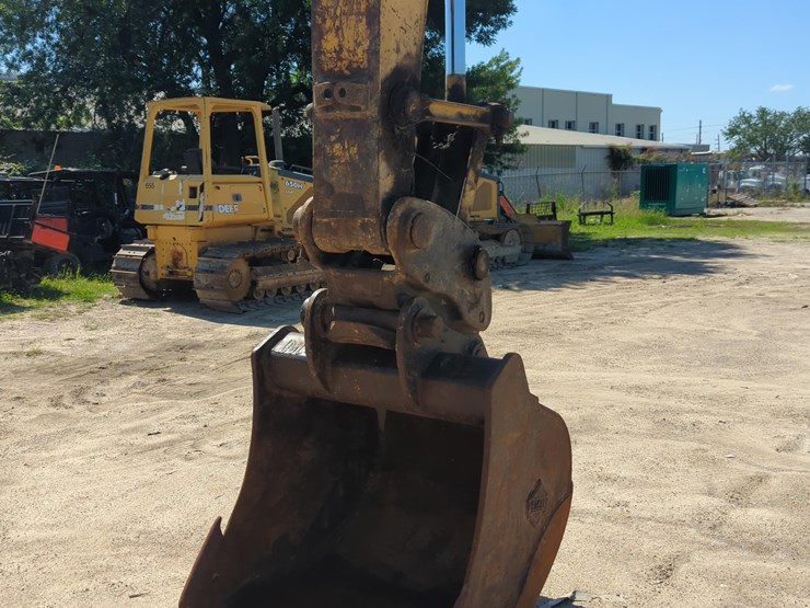 komatsu-pc228-lc-image-7