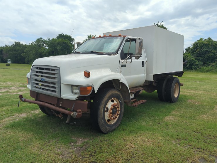 2000-ford-f750-image-2